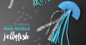 Pool Noodle Jellyfish - a fun summer craft! | @mamamissblog